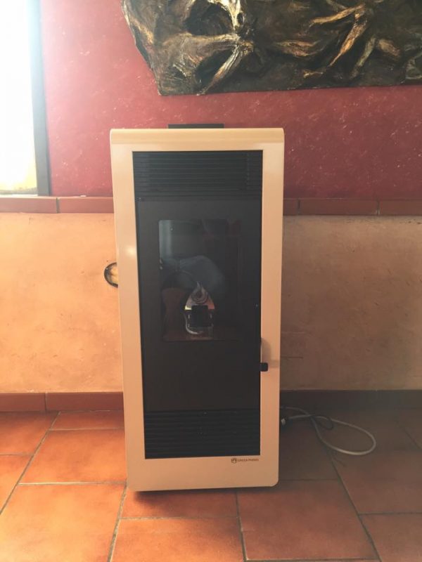 STUFA A PELLET AD ARIA DA 12 KW